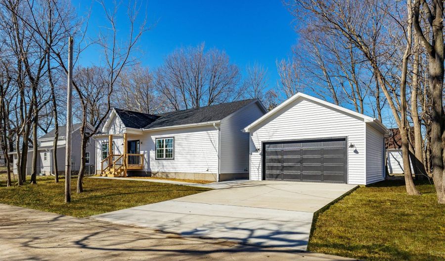 926 23rd Pl, Des Moines, IA 50312 - 3 Beds, 2 Bath
