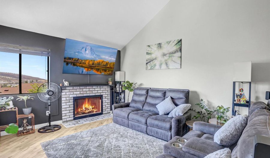 3049 Golden Oak Way, Spring Valley, CA 91978 - 2 Beds, 2 Bath