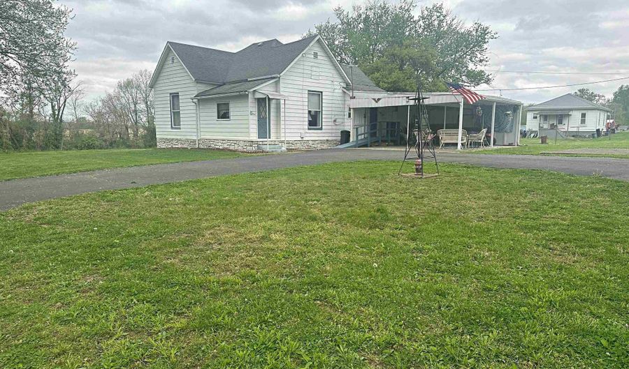 1018 W 1st St, Bicknell, IN 47512 - 2 Beds, 1 Bath