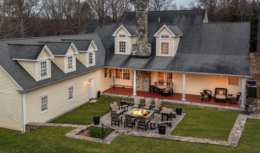 40 Old Bridge Rd, Brookfield, CT 06804 - 4 Beds, 4 Bath