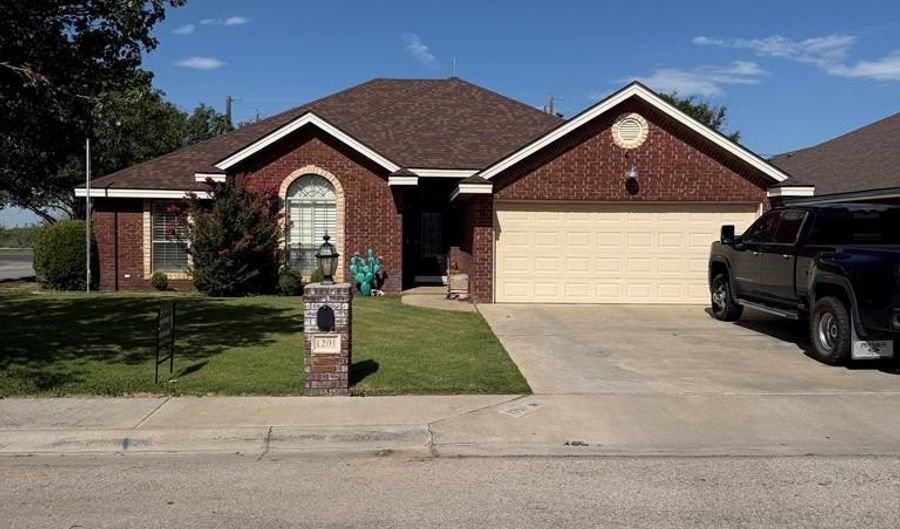 1201 La Paz, Andrews, TX 79714 - 4 Beds, 2 Bath