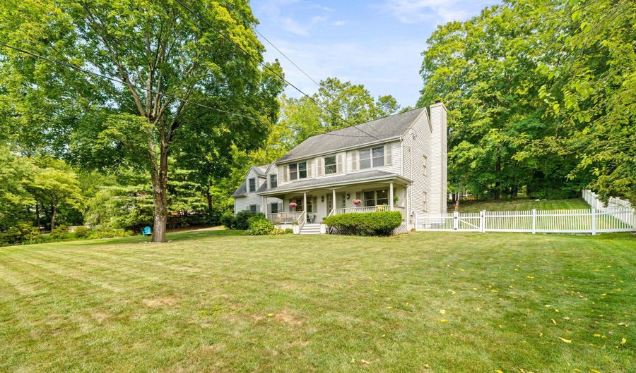 489 Hoyt St, Darien, CT 06820 - 4 Beds, 3 Bath