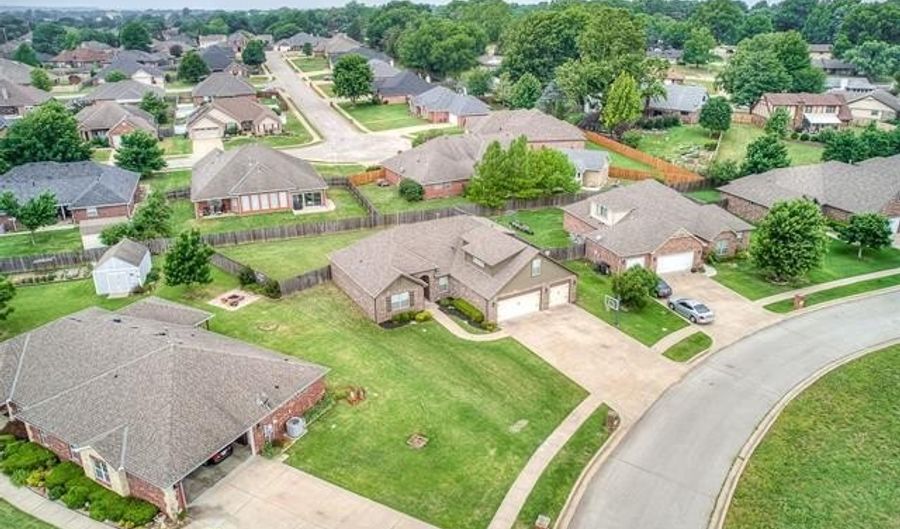 1937 Lester Ave, Bartlesville, OK 74006 - 4 Beds, 3 Bath