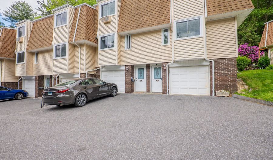 95 Chestnut St APT I, Bethel, CT 06801 - 2 Beds, 2 Bath