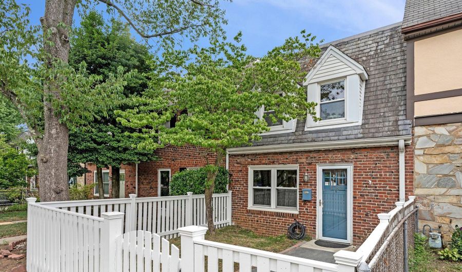 4782 21ST Rd N, Arlington, VA 22207 - 2 Beds, 1 Bath