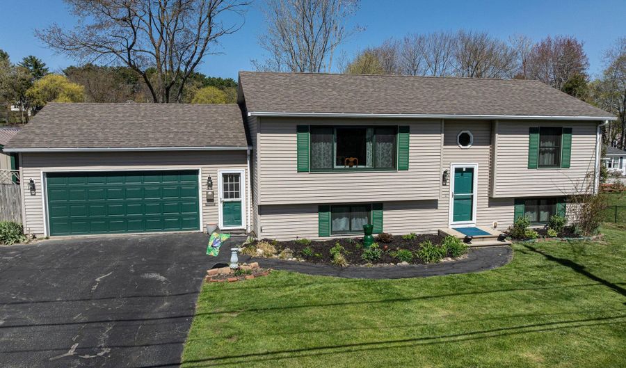 206 Fairview Ave, Auburn, ME 04210 - 3 Beds, 2 Bath