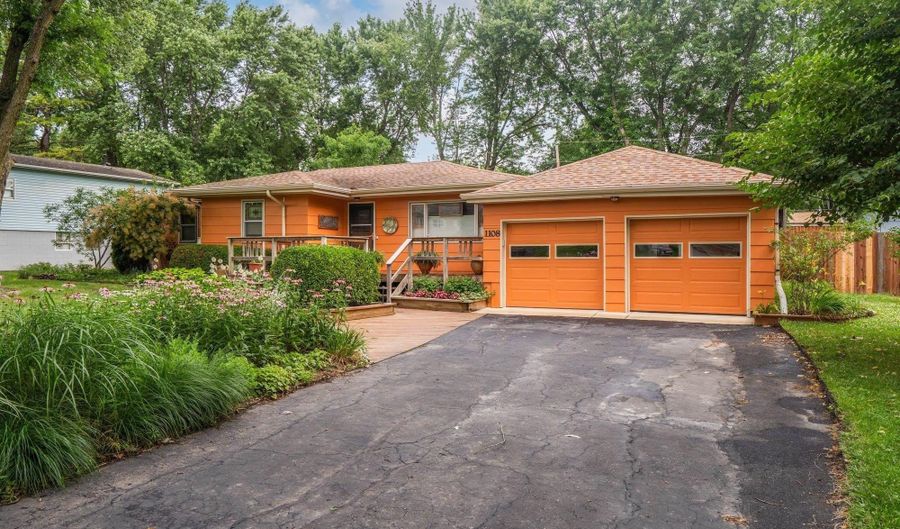 1108 Elm St, Baldwin City, KS 66006 - 2 Beds, 2 Bath