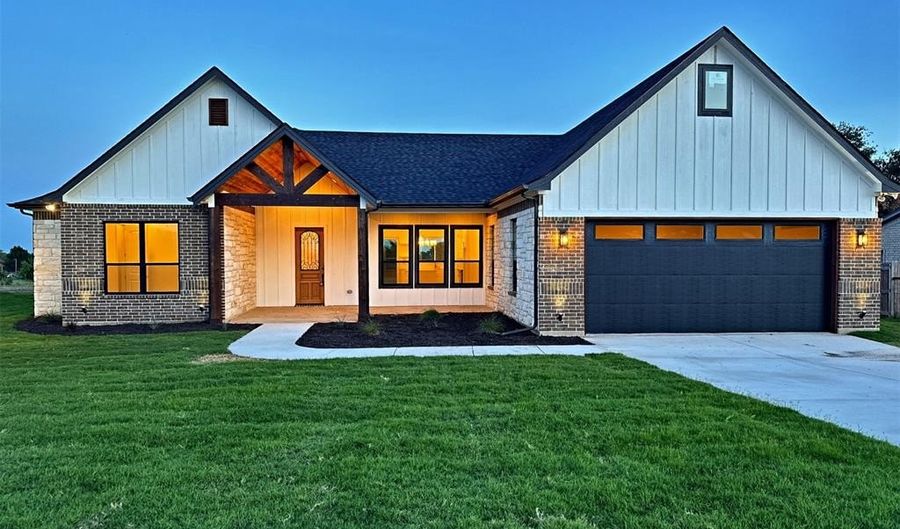 8236 Kelly Ln, Alvarado, TX 76009 - 4 Beds, 3 Bath