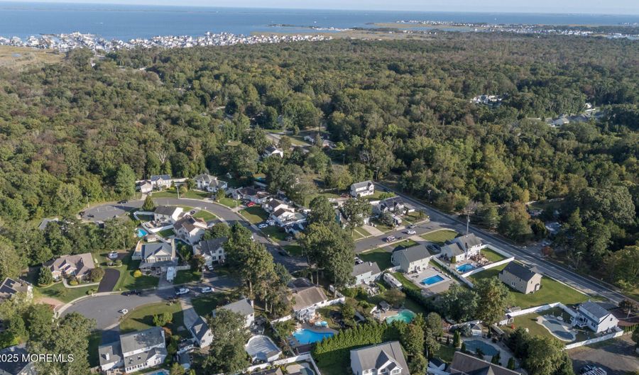 8 Laurel Ln, Bayville, NJ 08721 - 5 Beds, 2 Bath