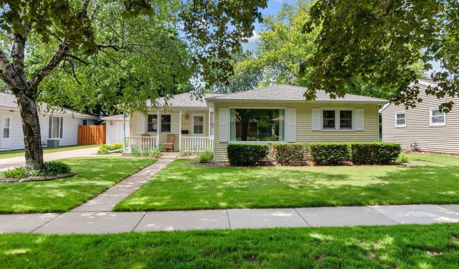 2213 N BENNETT St, Appleton, WI 54914 - 3 Beds, 1 Bath