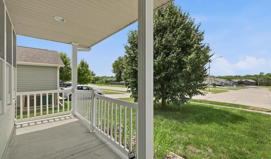 1901 30th Ave SW, Altoona, IA 50009 - 4 Beds, 4 Bath