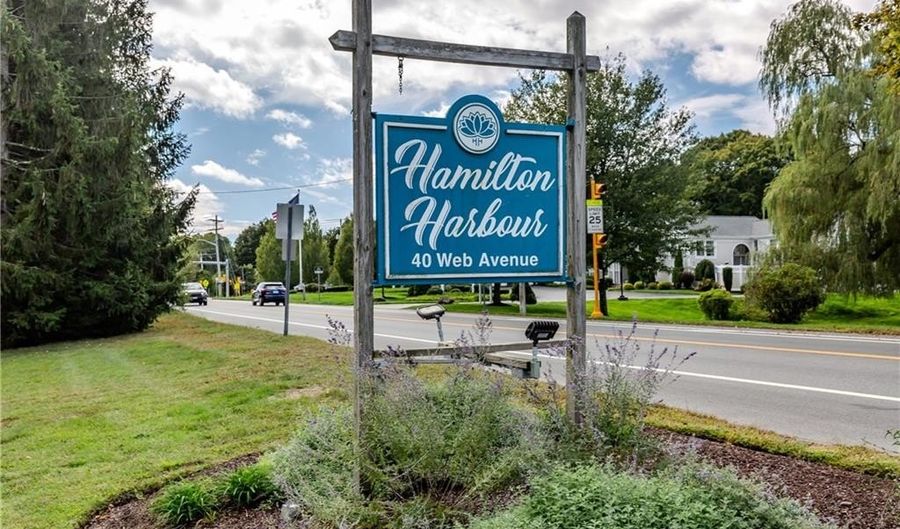40 Web Ave 18, North Kingstown, RI 02852 - 2 Beds, 2 Bath