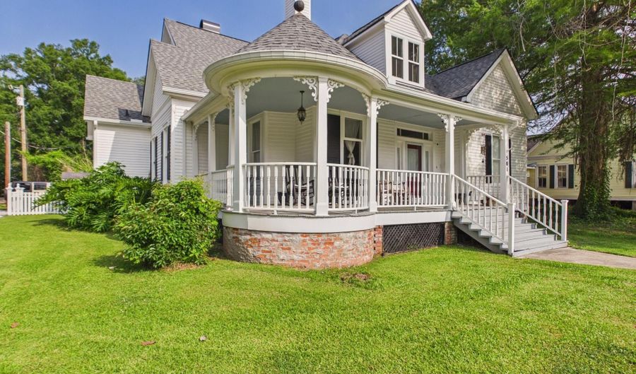 501 Fairview Ave, Abbeville, LA 70510 - 6 Beds, 5 Bath