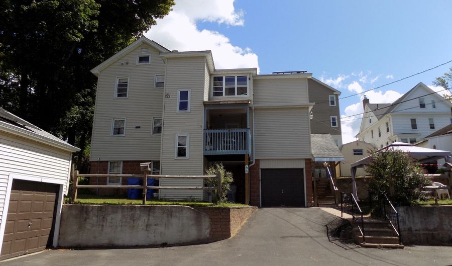 36 Richmond Pl, Bristol, CT 06010 - 2 Beds, 2 Bath