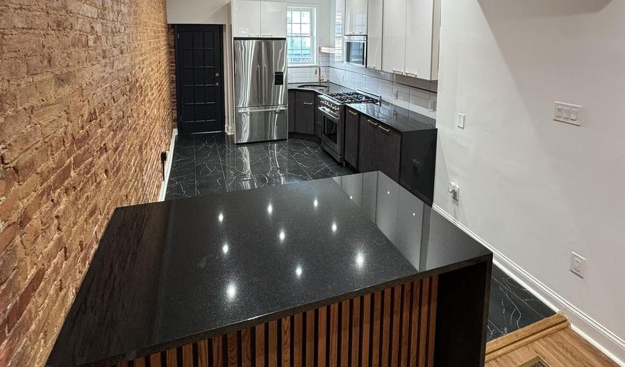3318 E BALTIMORE St, Baltimore, MD 21224 - 5 Beds, 2 Bath