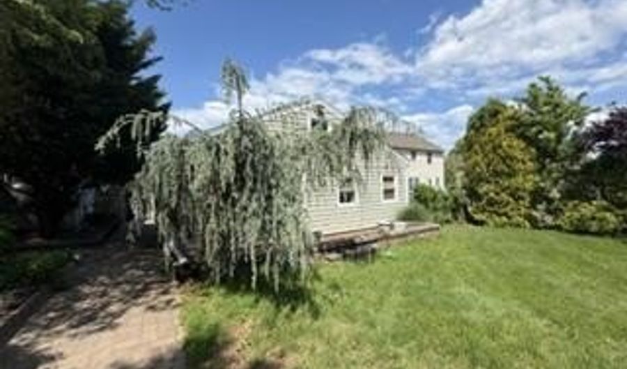 96 Compton St, Belford, NJ 07718 - 1 Beds, 1 Bath