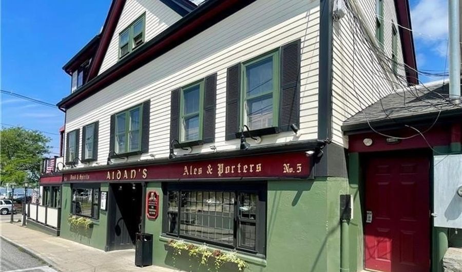 5 John St 2, Bristol, RI 02809 - 3 Beds, 1 Bath