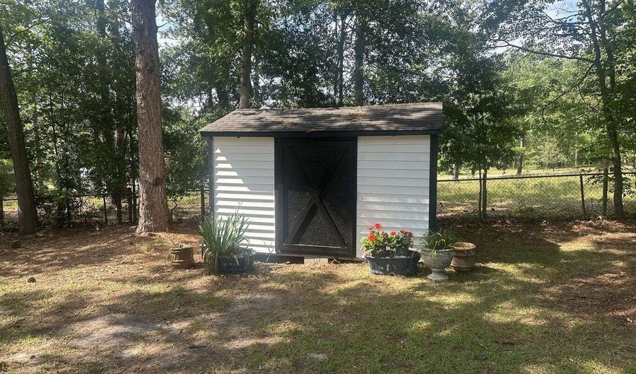 611 E L Ives Dr, Aberdeen, NC 28315 - 3 Beds, 2 Bath