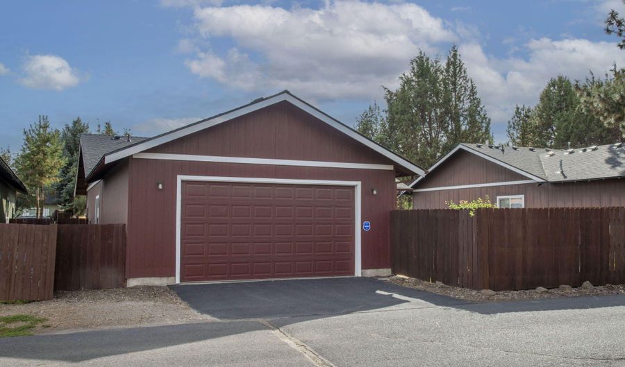 20650 Honeysuckle Ln, Bend, OR 97702 - 3 Beds, 2 Bath