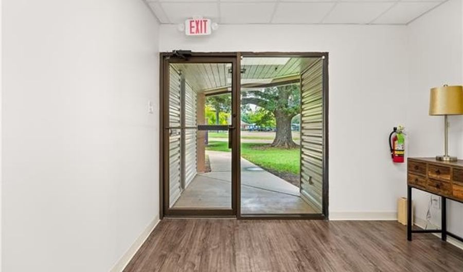 804 VERSAILLES Blvd, Alexandria, LA 71303 - 0 Beds, 0 Bath