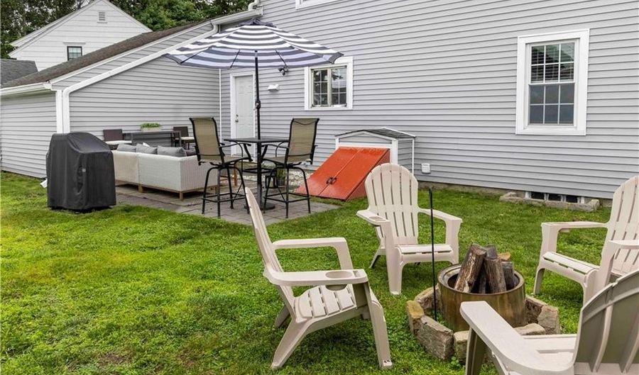 31 Bowen St, East Providence, RI 02916 - 3 Beds, 2 Bath