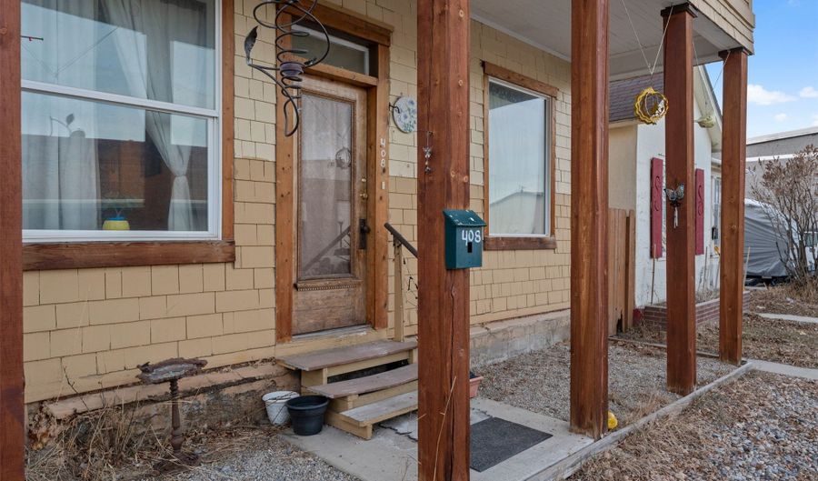 408 Chestnut St, Anaconda, MT 59711 - 3 Beds, 2 Bath