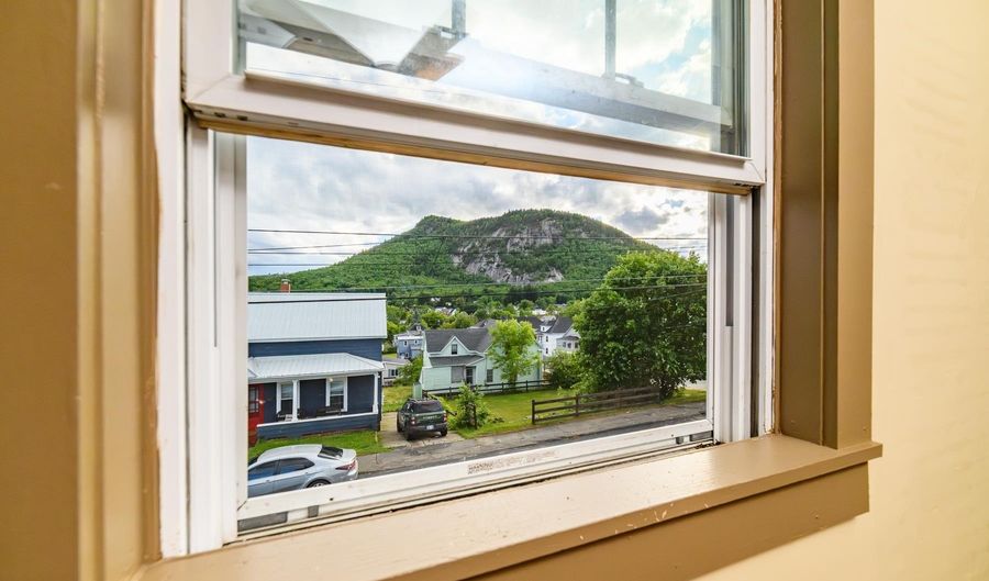 266 Madison Ave, Berlin, NH 03570 - 3 Beds, 2 Bath