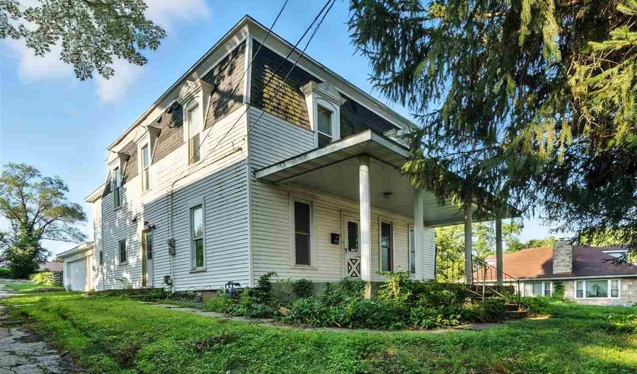 605 W Main St, Anamosa, IA 52205 - 3 Beds, 3 Bath
