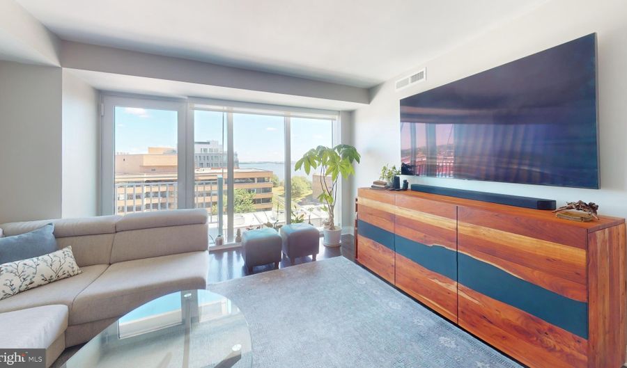 925 N FAIRFAX St 804, Alexandria, VA 22314 - 1 Beds, 2 Bath