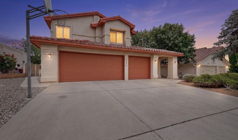 7800 Eagle Rock Ave NE, Albuquerque, NM 87122 - 4 Beds, 3 Bath