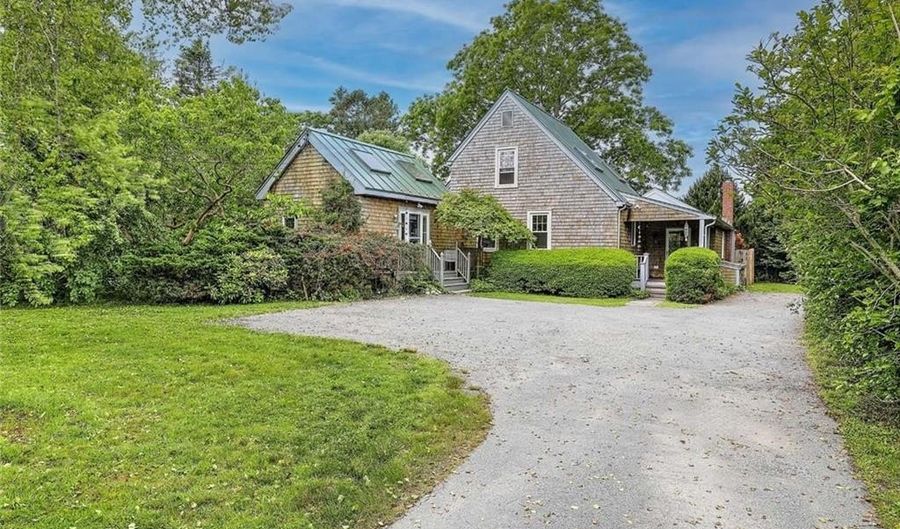 15 S Of Commons Rd, Little Compton, RI 02837 - 2 Beds, 2 Bath