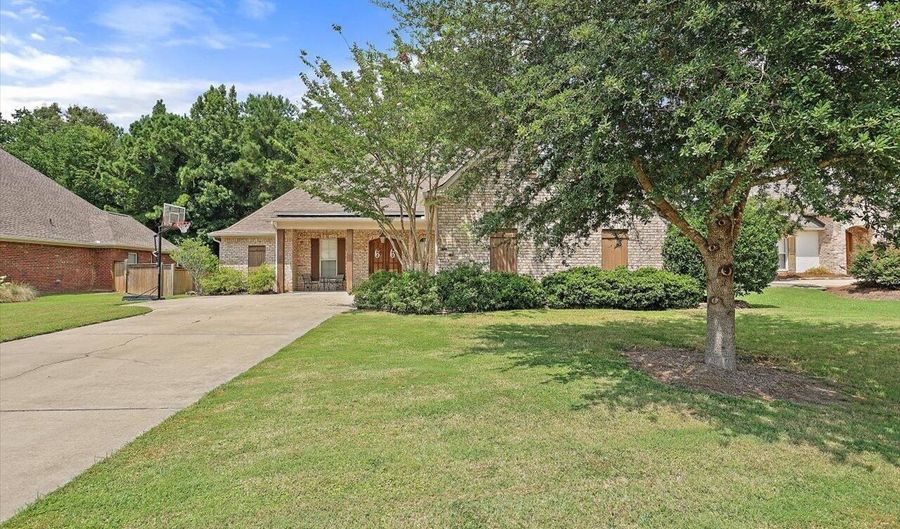 131 Caledonian Blvd, Brandon, MS 39047 - 5 Beds, 3 Bath