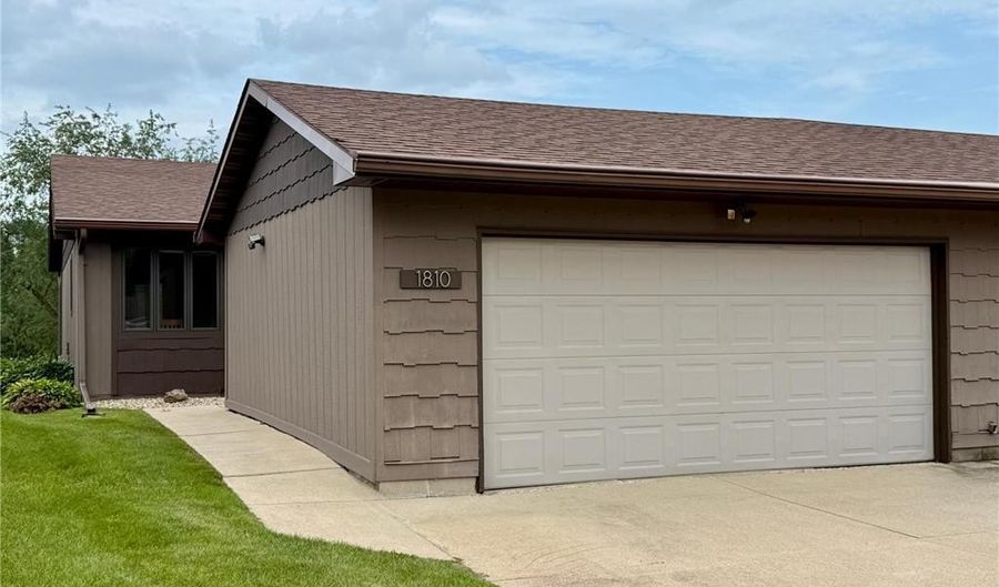 1810 Lakewood Ave, Albert Lea, MN 56007 - 2 Beds, 2 Bath