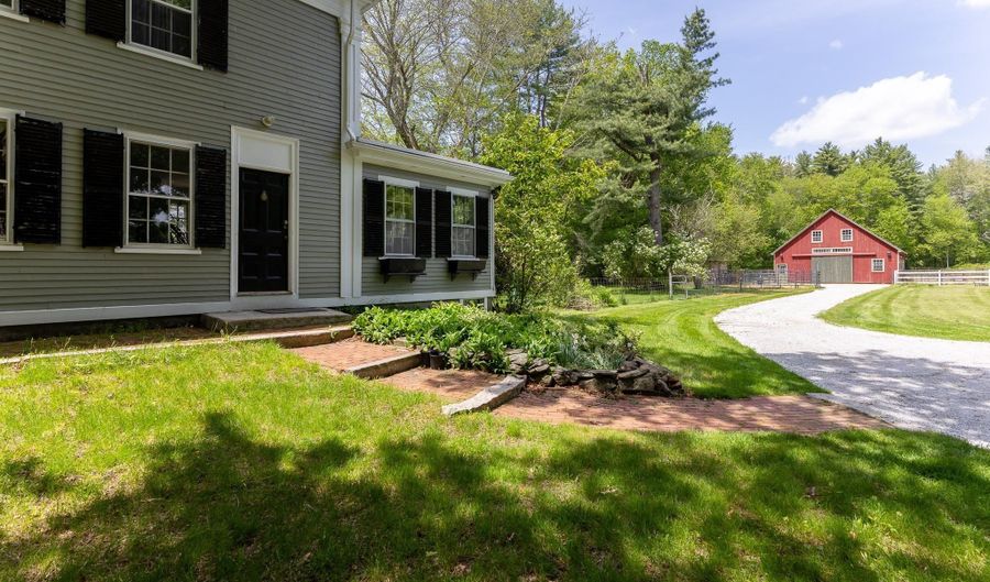 337 Middle Rd, Brentwood, NH 03833 - 4 Beds, 3 Bath