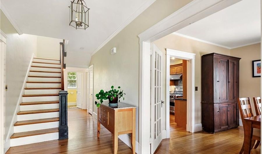27 Cranston Ave, Newport, RI 02840 - 5 Beds, 4 Bath