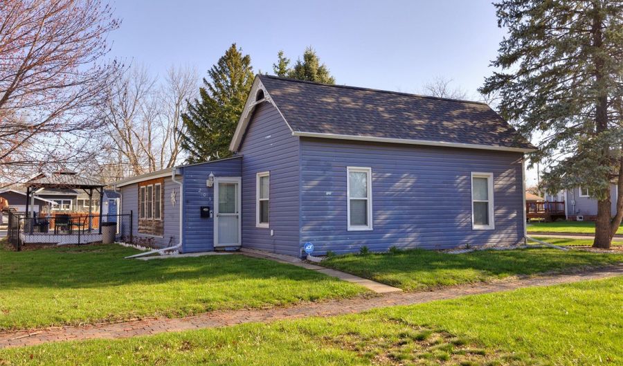 209 4th St SE, Altoona, IA 50009 - 3 Beds, 1 Bath
