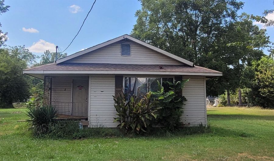 804 S Fifth St, Augusta, AR 72006 - 2 Beds, 1 Bath