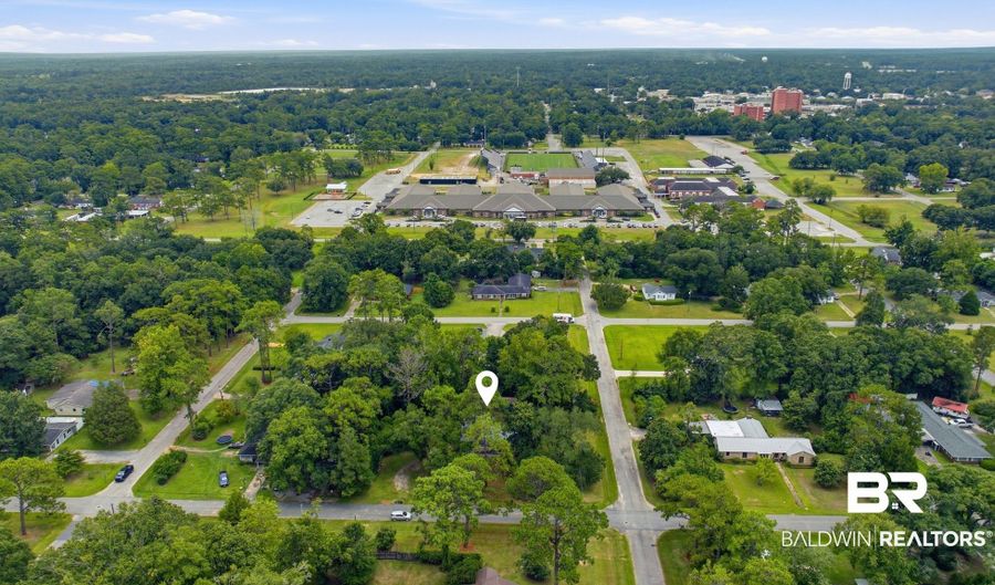402 E 11th St, Bay Minette, AL 36507 - 3 Beds, 1 Bath