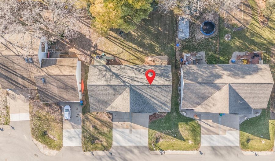 2119 CLOUDVIEW Ct, Appleton, WI 54914 - 3 Beds, 2 Bath