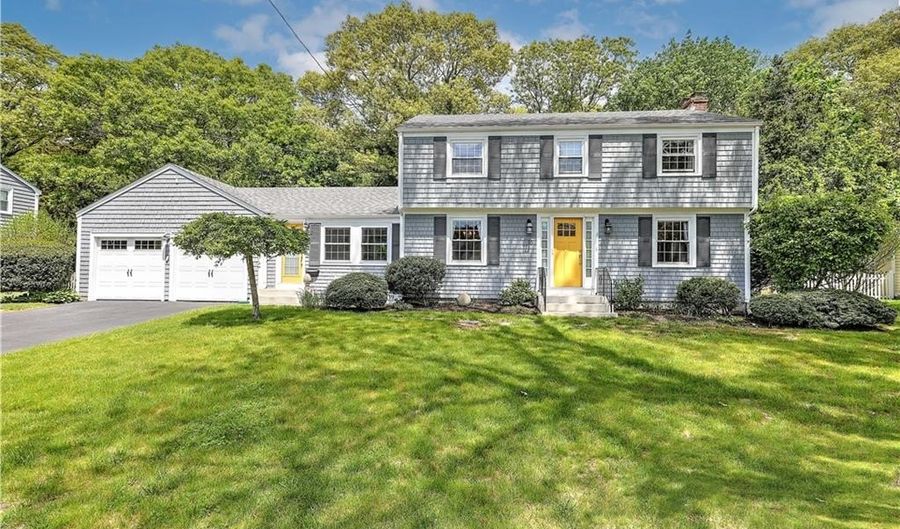 15 LAFAYETTE Rd, Barrington, RI 02806 - 4 Beds, 2 Bath