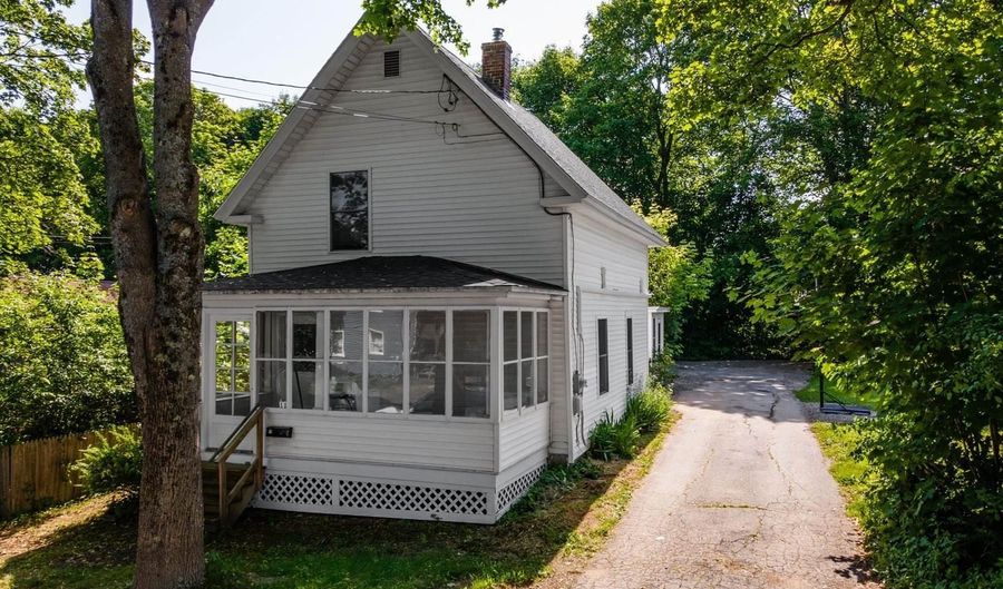 11 Kossuth St, Bangor, ME 04401 - 5 Beds, 2 Bath