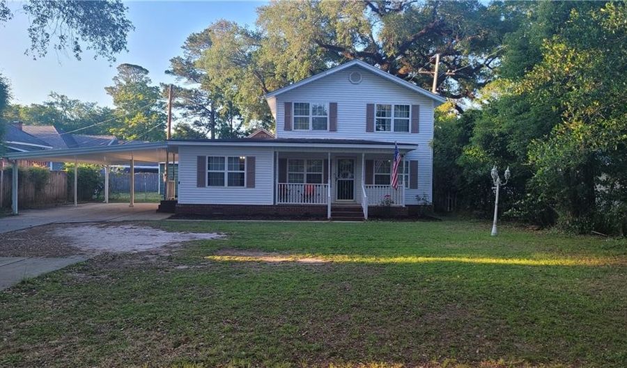 2356 Old Shell Rd, Mobile, AL 36607 - 3 Beds, 2 Bath