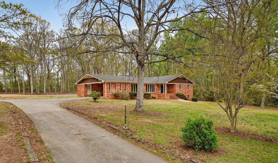 3121 Cannons Campground Rd, Spartanburg, SC 29307 - 3 Beds, 2 Bath