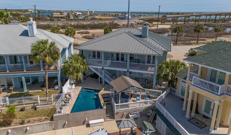 104 Bay Hbr, Aransas Pass, TX 78336 - 5 Beds, 3 Bath