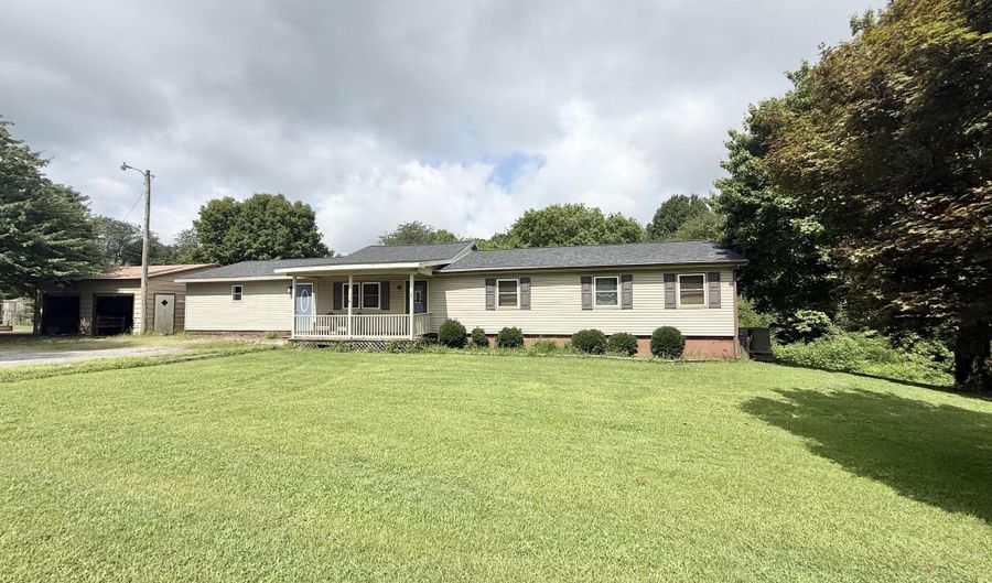 468 E Court St, Bardwell, KY 42023 - 4 Beds, 2 Bath