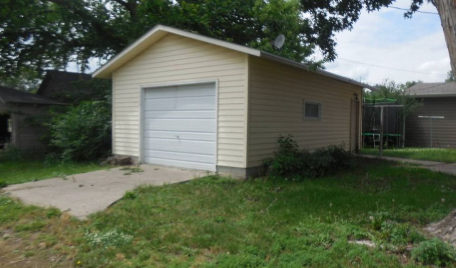 114 S 8th St, Albion, NE 68620 - 3 Beds, 1 Bath