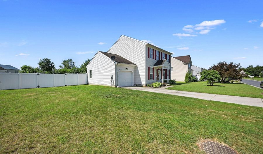 151 E CHIMNEY TOP Ln, Felton, DE 19943 - 3 Beds, 3 Bath