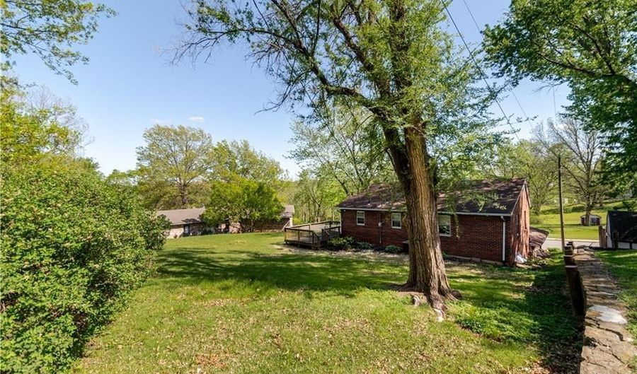 1219 Julia St, Atchison, KS 66002 - 2 Beds, 2 Bath