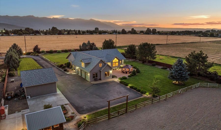 1460 H St, Baker City, OR 97814 - 4 Beds, 4 Bath