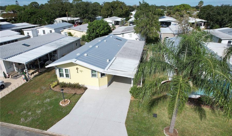 572 Dolphin Cir, Barefoot Bay, FL 32976 - 2 Beds, 2 Bath